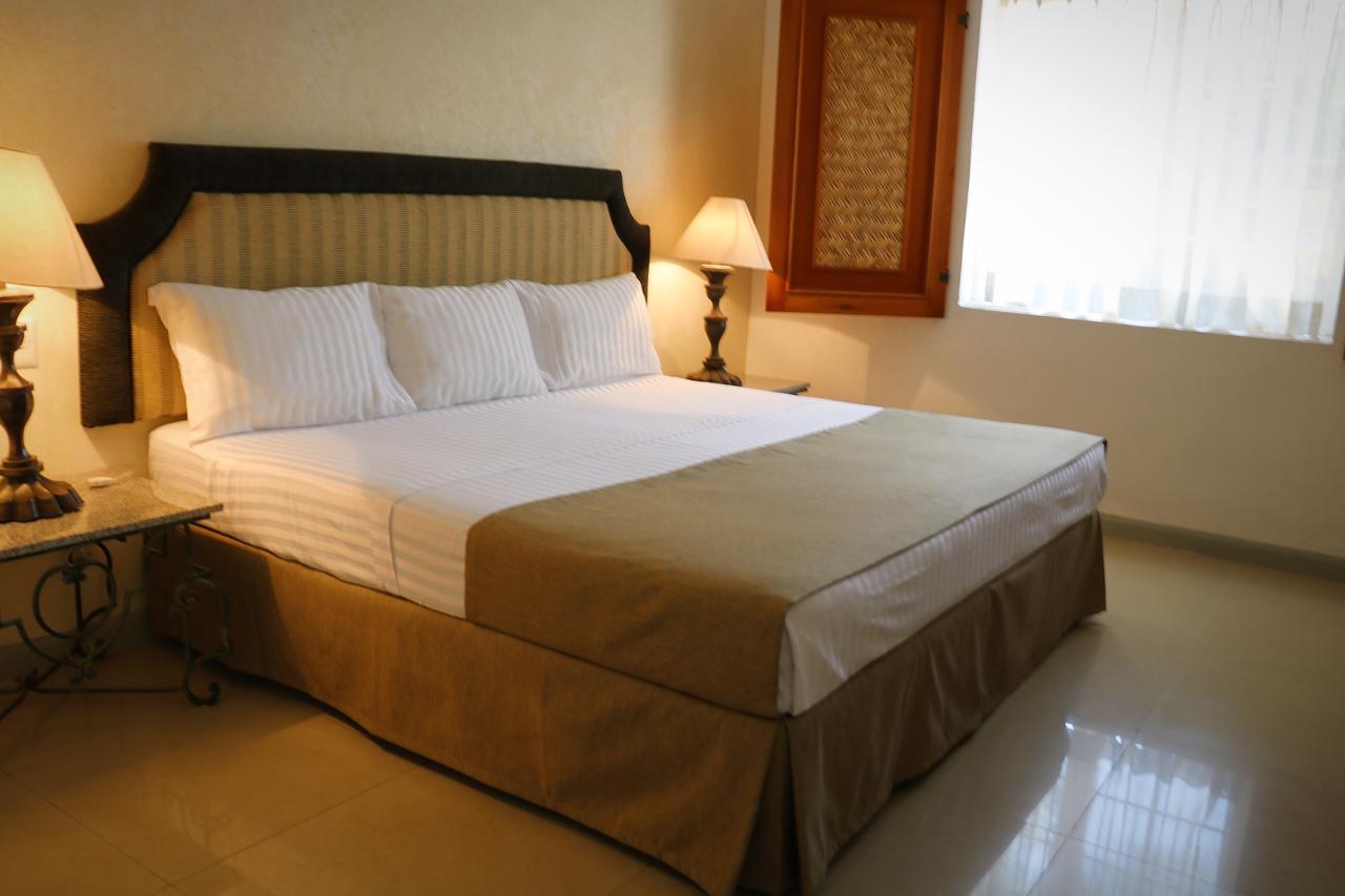 Zar Colima Hotel Exterior photo